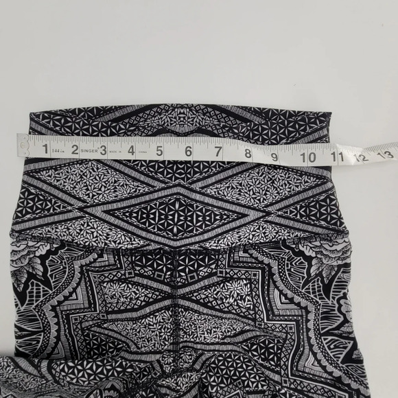 Lululemon Geometric wunder under Floral High Rise Yoga Tights size 4 - Picture 8 of 8